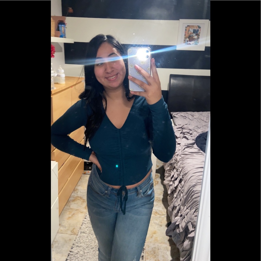 Rue21 blue cropped long sleeve shirt
